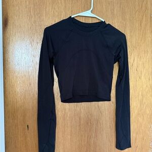 Black Lululemon Cropped Swiftly Long Sleeve